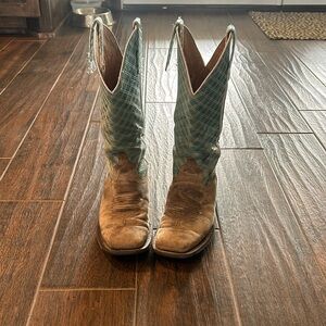 Womens size 6 Macie Bean boots